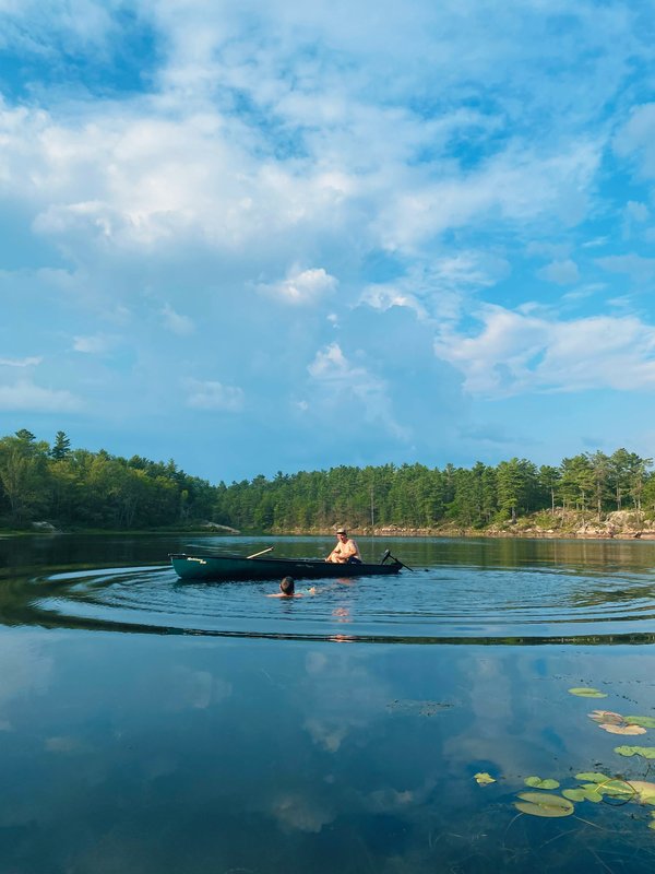 Comment organiser une aventure de canoë-camping au parc Algonquin, Canada : itinéraires et équipements?